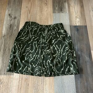 Athleta Vienna Cargo Skort Voyage Size 6 Eucalyptus Olive Green athletic Wear